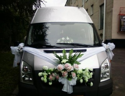 Транспортировка гостей на свадьбе: микроавтобус