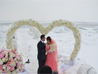 Одесситы сыграли свадьбу у замерзшего моря