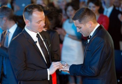 Во Франции прошла первая гей-свадьба