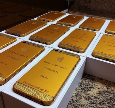 Гости получили в подарок золотые iPhone на свадьбе дочери президента Нигерии