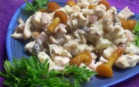 Грибной салат с маринованными огурчиками