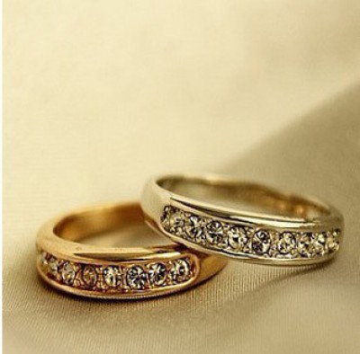 Обручальные кольца с цветными бриллиантами