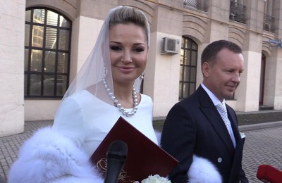 Депутаты Госдумы Денис Вороненков и Мария Максакова сыграли свадьбу