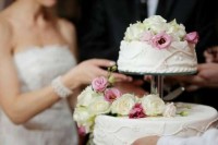 Каким должен быть торт на свадьбе: обычаи и приметы