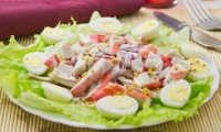 Салат из перепелиных яиц и морепродуктов