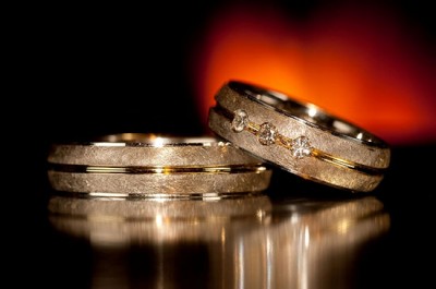 Приметы про обручальные кольца: стоит ли верить?