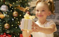Подарки ребенку на зимние праздники