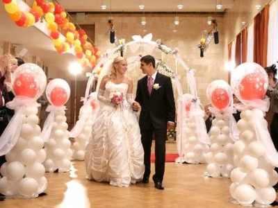 Преимущества украшения свадьбы воздушными шарами