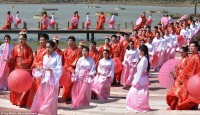 В Китае состоялась массовая свадьба