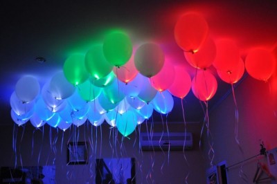 Светящиеся воздушные шары на свадебном торжестве